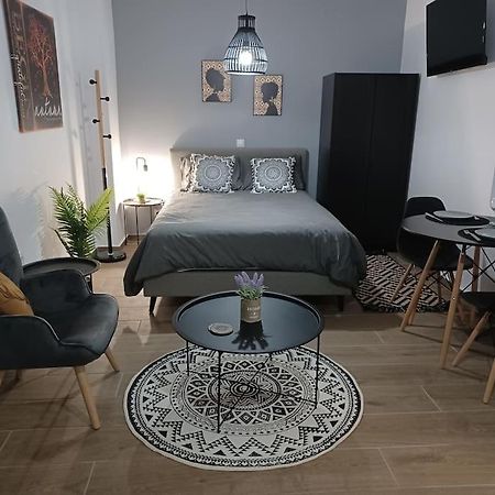 Petite Suite With Backyard. Mytilíni Exterior foto