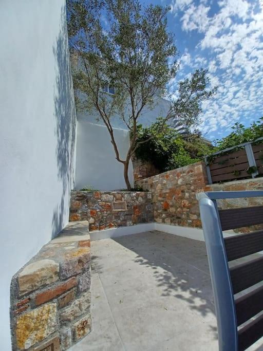 Petite Suite With Backyard. Mytilíni Exterior foto