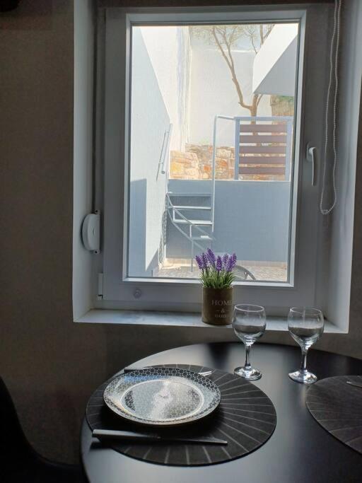 Petite Suite With Backyard. Mytilíni Exterior foto