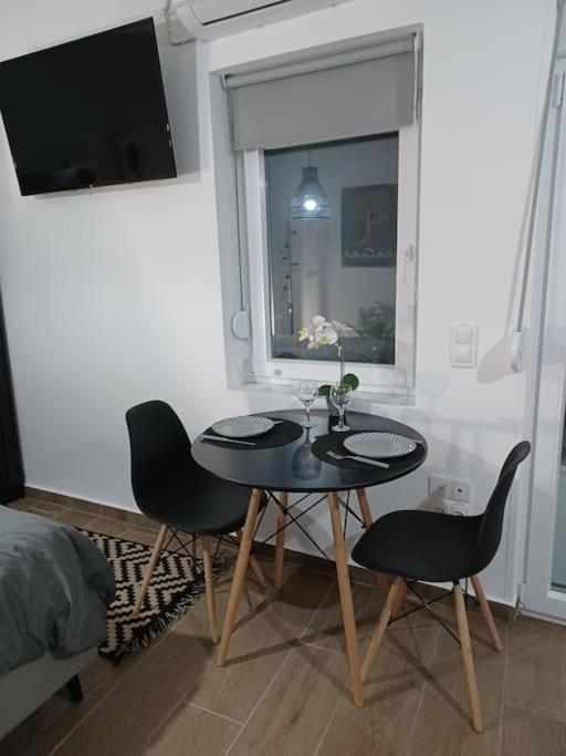 Petite Suite With Backyard. Mytilíni Exterior foto